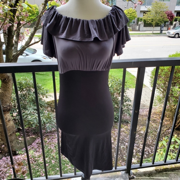 💥Host Pick💥 Beautiful on/off shoulder dress - Picture 2 of 6